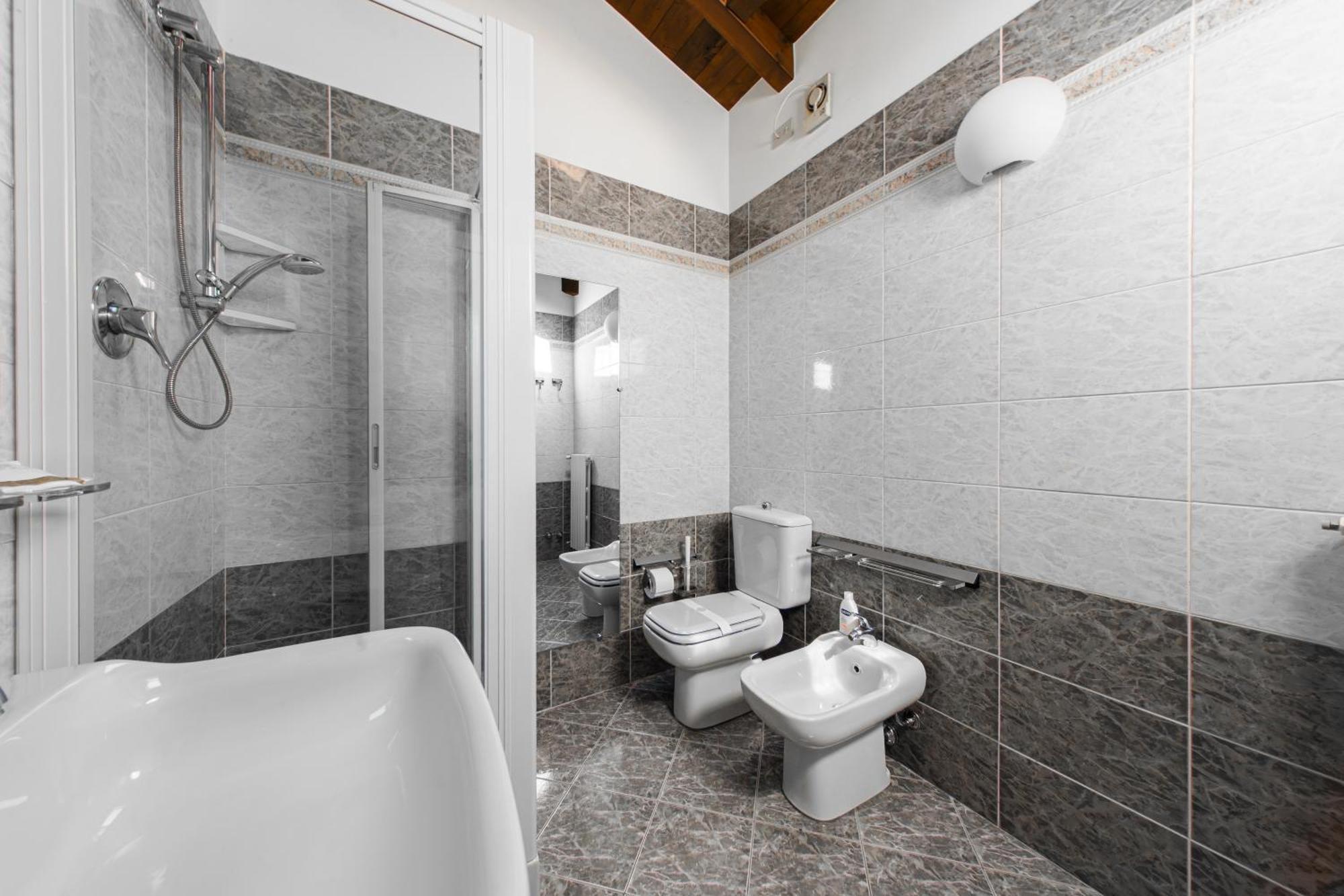 The Gallery Apartment Center Bologna Exterior photo